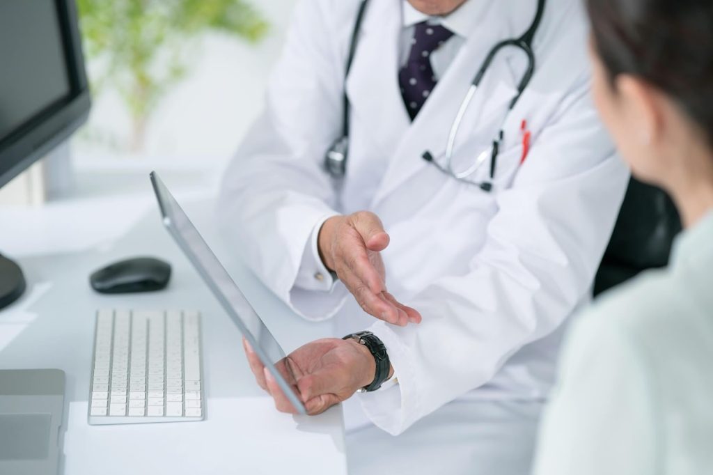 クリニックにおけるチャットボットの活用シーン